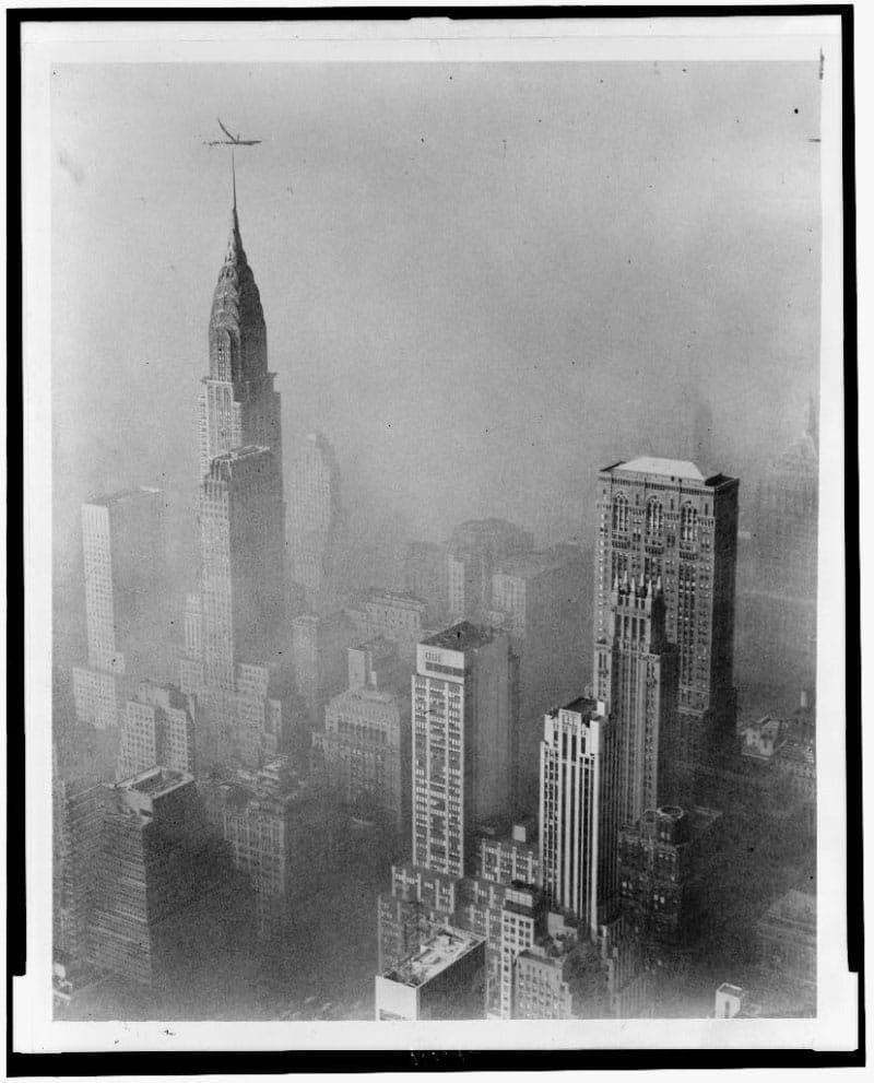 1953年，烟雾遮住了纽约市的天际线. (美国国会图书馆/世界电报photo / Walter Albertin)
